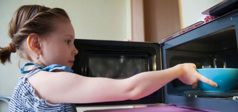 Micro-ondes pour la cuisine d'enfant